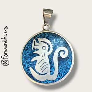 Alpaca Pendant with Blue Crushed‑Stone Inlay – Gap on One Side